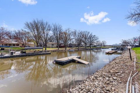 Tiny photo for 3455 W Harbor Drive, Bettendorf, IA 52722 (MLS # 12612336)