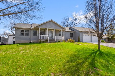Photo of 3455 W Harbor Drive, Bettendorf, IA 52722 (MLS # 12612336)