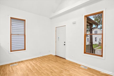 Tiny photo for 255 Bartlett Place, Elgin, IL 60120 (MLS # 12675361)
