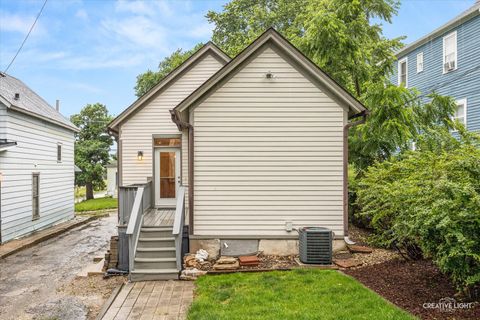 Tiny photo for 255 Bartlett Place, Elgin, IL 60120 (MLS # 12675361)