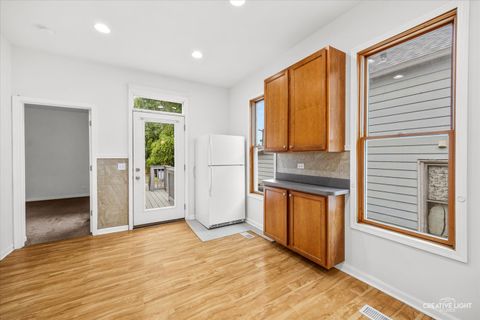 Tiny photo for 255 Bartlett Place, Elgin, IL 60120 (MLS # 12675361)