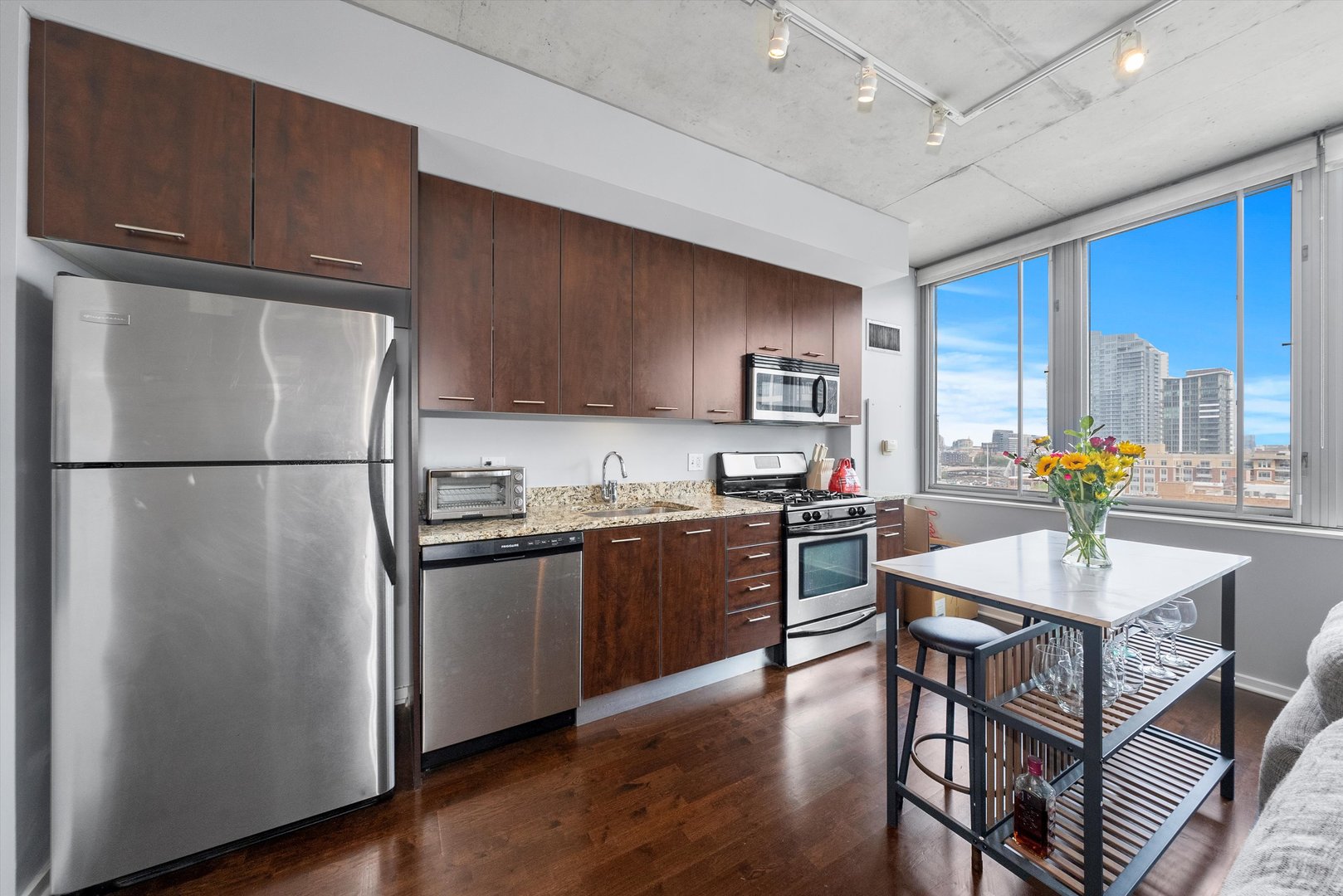 659 W RANDOLPH Street 902