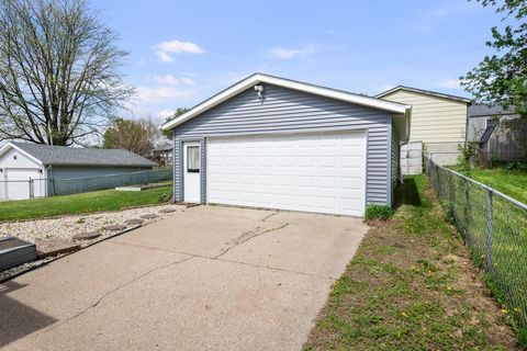 Tiny photo for 2616 Sheffield Drive, Davenport, IA 52806 (MLS # 12583314)