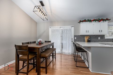 Tiny photo for 2121 Fox Hill Lane, Ottawa, IL 61350 (MLS # 12519553)