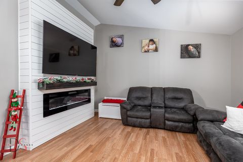 Tiny photo for 2121 Fox Hill Lane, Ottawa, IL 61350 (MLS # 12519553)