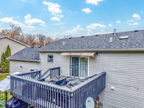 Tiny photo for 2121 Fox Hill Lane, Ottawa, IL 61350 (MLS # 12519553)