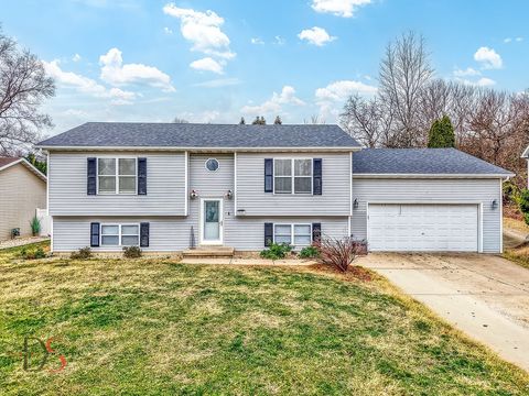 Tiny photo for 2121 Fox Hill Lane, Ottawa, IL 61350 (MLS # 12519553)