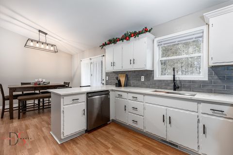 Tiny photo for 2121 Fox Hill Lane, Ottawa, IL 61350 (MLS # 12519553)