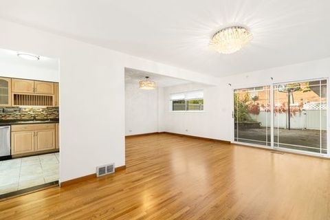 Tiny photo for 6742 N Monticello Avenue N, Lincolnwood, IL 60712 (MLS # 12504315)