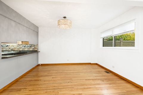 Tiny photo for 6742 N Monticello Avenue N, Lincolnwood, IL 60712 (MLS # 12504315)