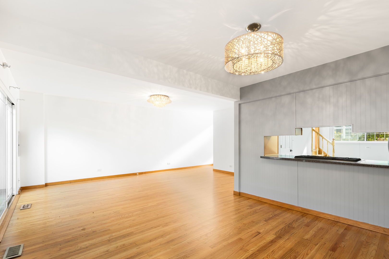 6742 N Monticello Avenue N