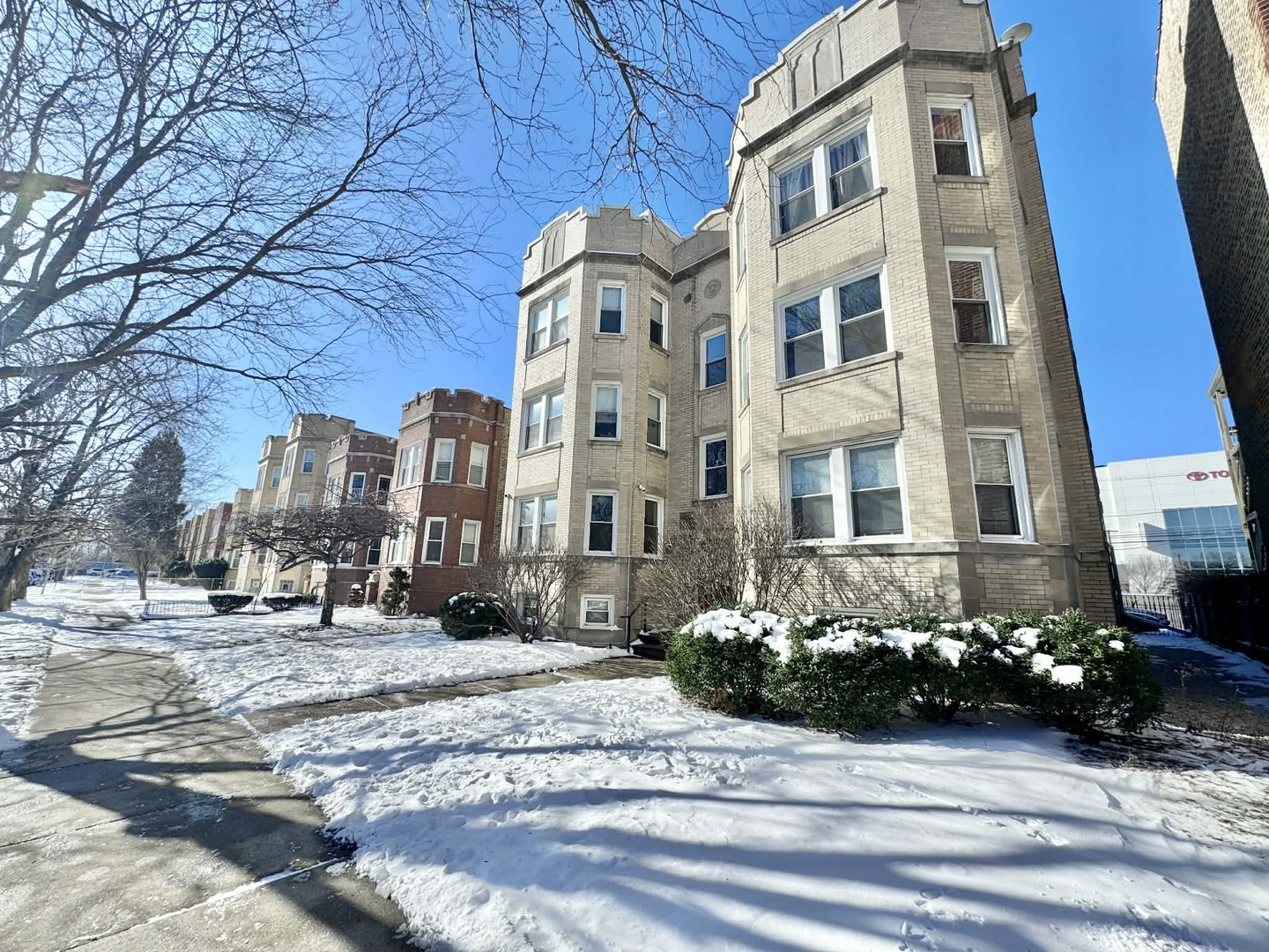 6052 N Claremont Avenue 1S