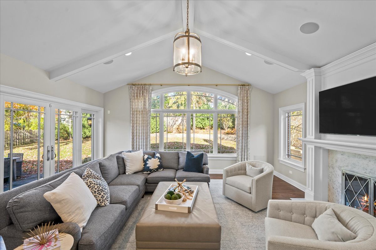 1255 Forest Glen Drive N