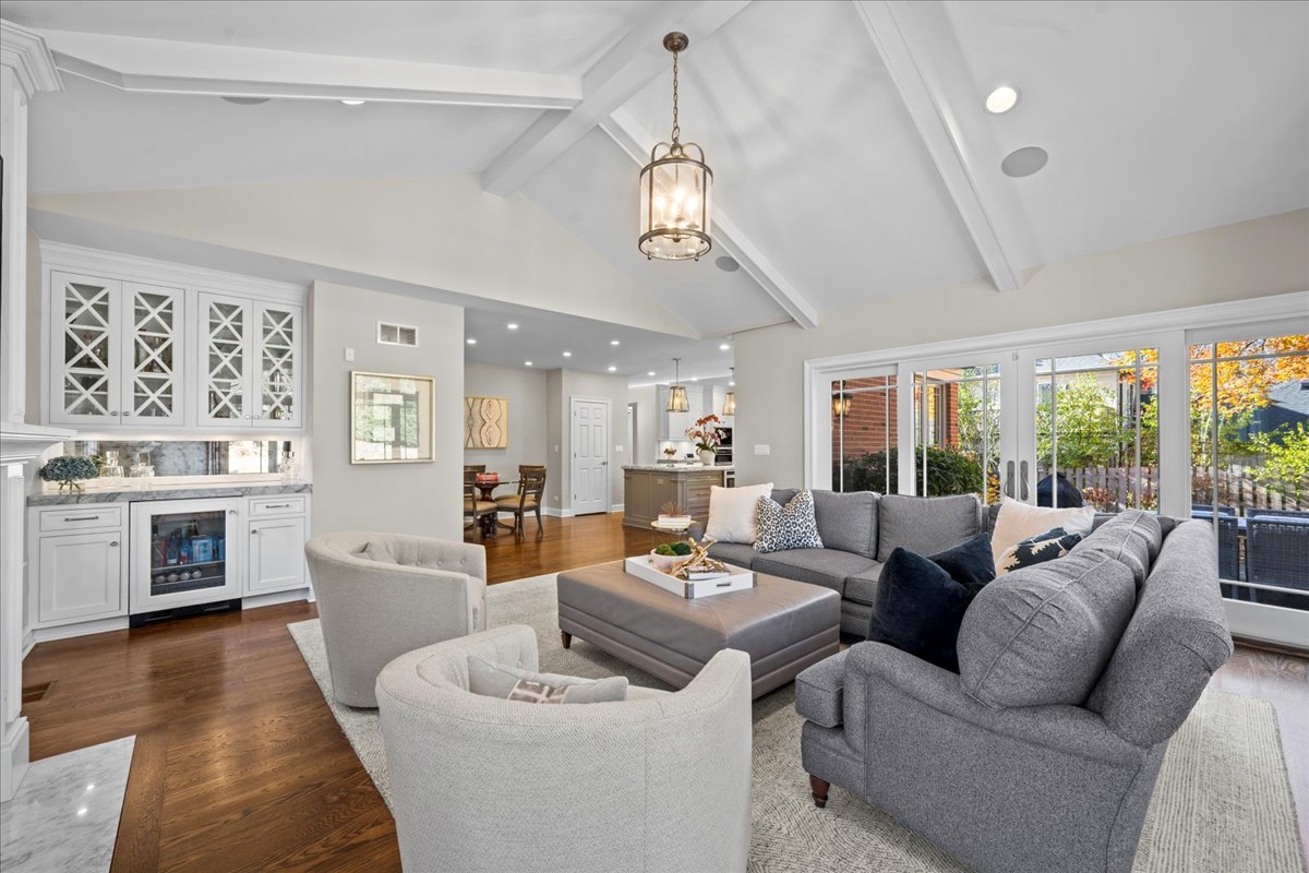 1255 Forest Glen Drive N