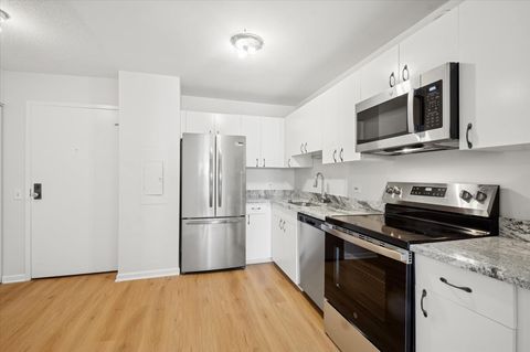 Tiny photo for 5320 N Sheridan Road #409, Chicago, IL 60640 (MLS # 12582106)