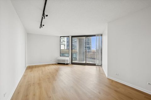 Tiny photo for 5320 N Sheridan Road #409, Chicago, IL 60640 (MLS # 12582106)