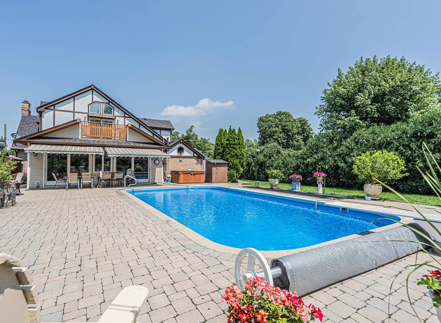 211 E Willow Road