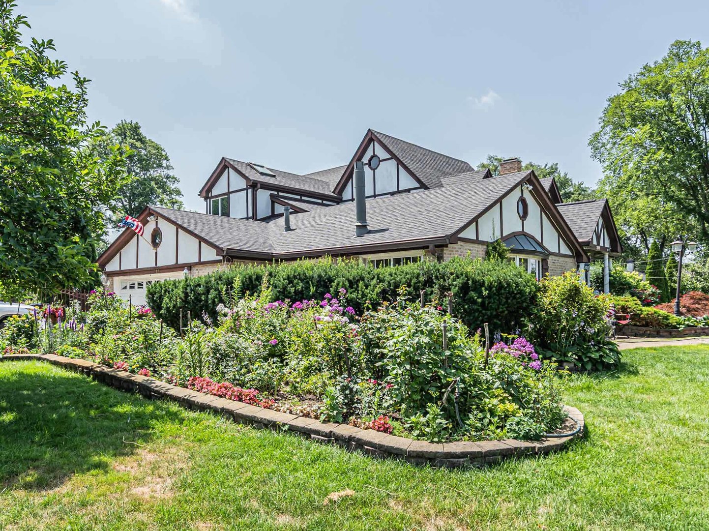 211 E Willow Road