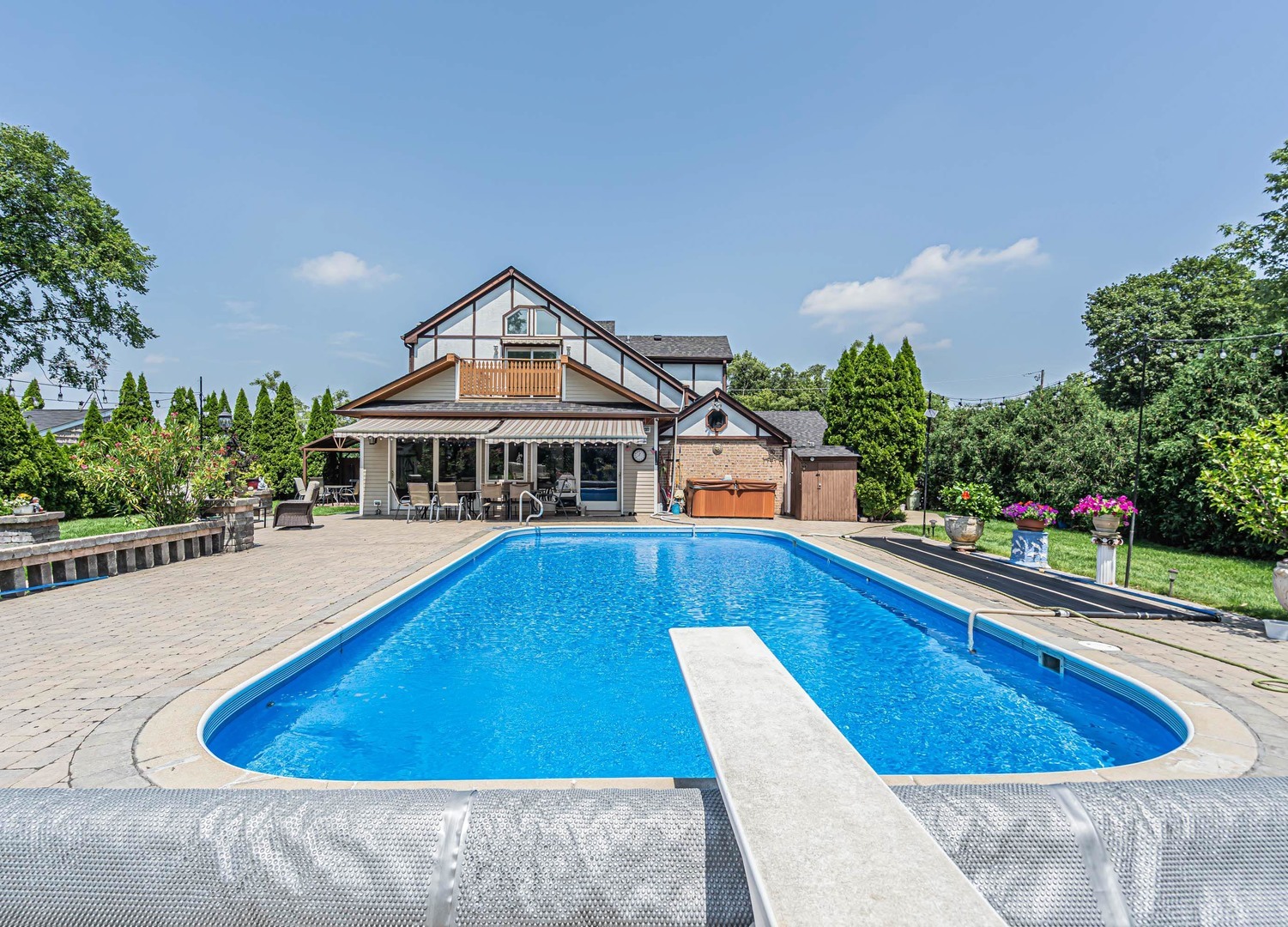 211 E Willow Road