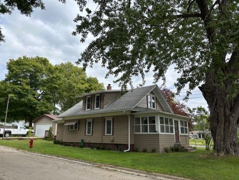 Tiny photo for 814 W Park Street, Morrison, IL 61270 (MLS # 12469284)