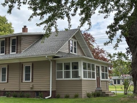 Tiny photo for 814 W Park Street, Morrison, IL 61270 (MLS # 12469284)