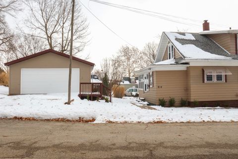 Tiny photo for 814 W Park Street, Morrison, IL 61270 (MLS # 12469284)