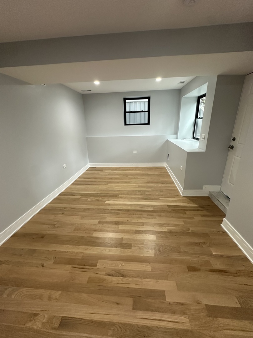 2046 W Moffat Street 1