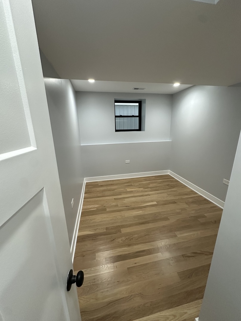 2046 W Moffat Street 1