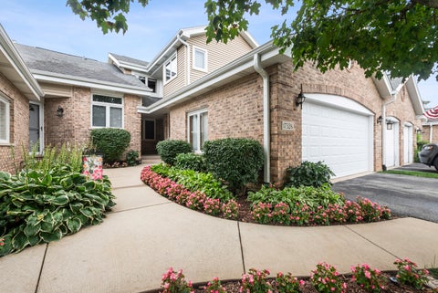 Photo of 17326 Brook Crossing Court, Orland Park, IL 60467 (MLS # 12725629)