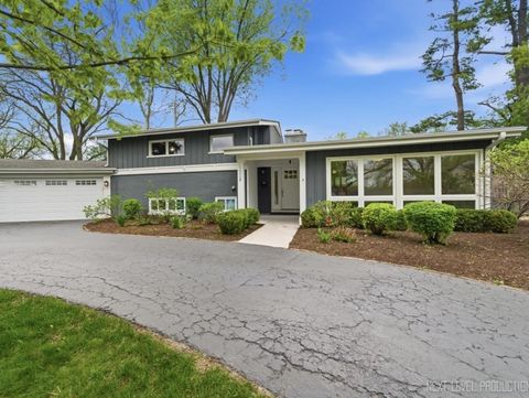 Photo of 1000 CREST Street, Wheaton, IL 60189 (MLS # 12633061)