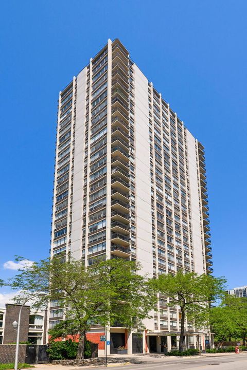 Photo of 1355 N Sandburg Terrace #2201D, Chicago, IL 60610 (MLS # 12503031)