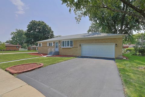 Tiny photo for 1703 Bonita Avenue, Mount Prospect, IL 60056 (MLS # 12614672)