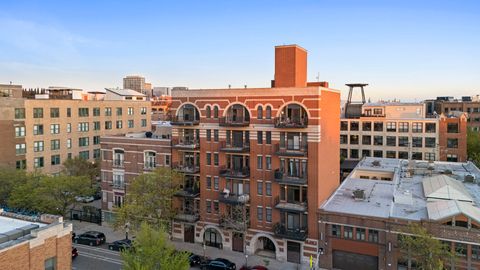 Tiny photo for 1355 W WASHINGTON Boulevard #4D, Chicago, IL 60607 (MLS # 12494902)