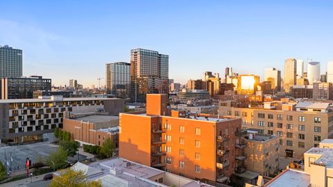 Tiny photo for 1355 W WASHINGTON Boulevard #4D, Chicago, IL 60607 (MLS # 12494902)