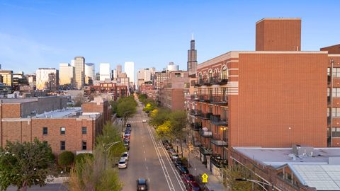 Tiny photo for 1355 W WASHINGTON Boulevard #4D, Chicago, IL 60607 (MLS # 12494902)