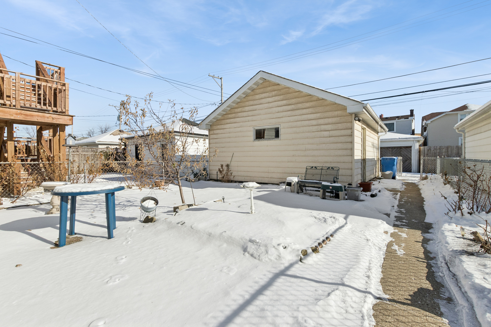 5207 N Ludlam Avenue