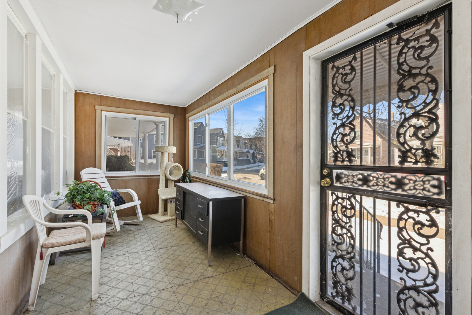 5207 N Ludlam Avenue