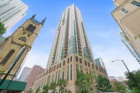 Photo of 21 E HURON Street #2102, Chicago, IL 60611 (MLS # 12742473)