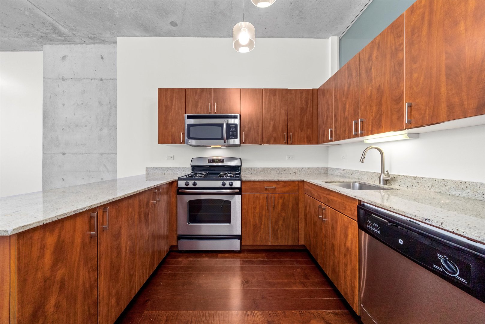 235 W VAN BUREN Street 3716