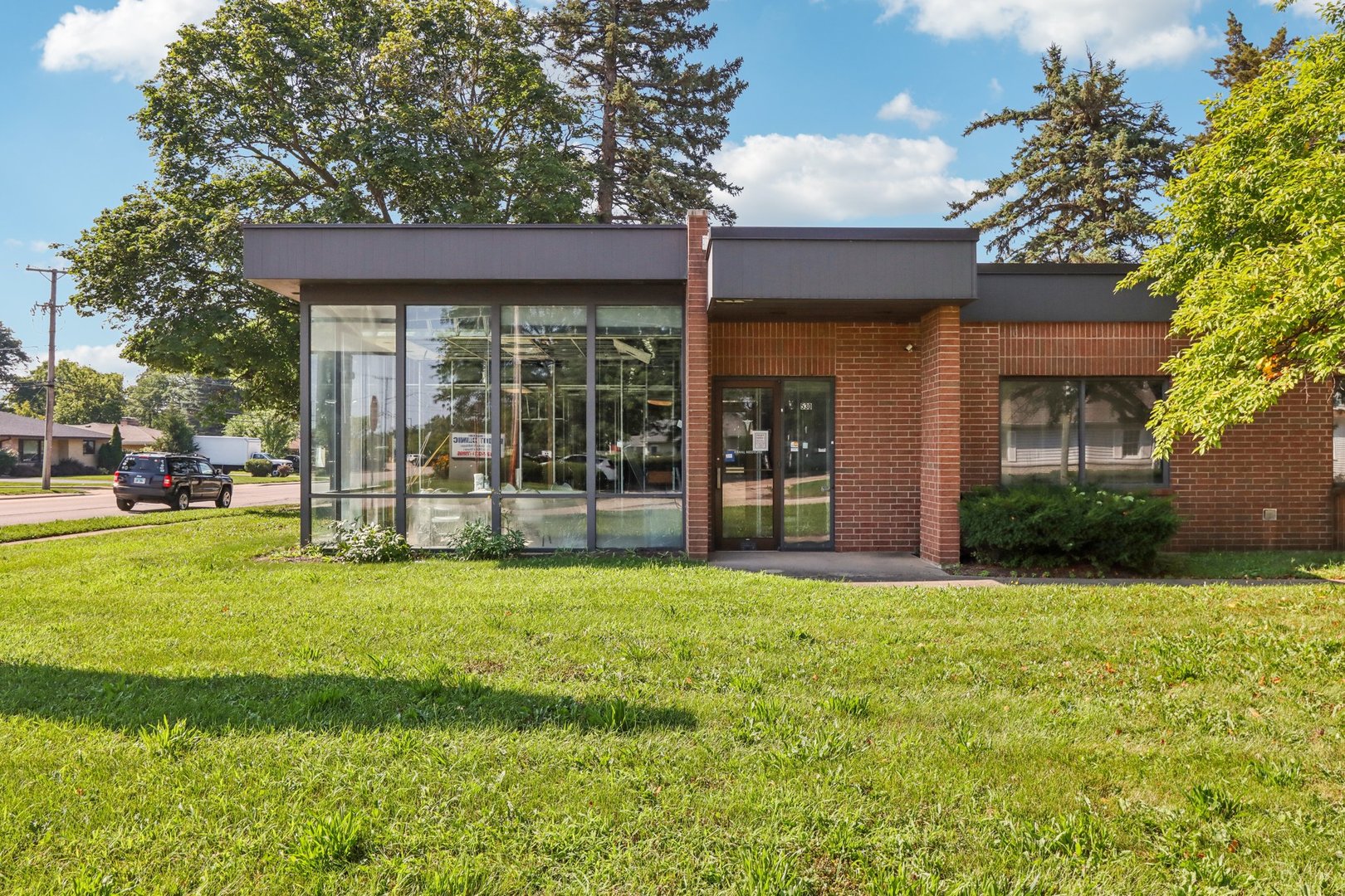 530 N Mclean Boulevard