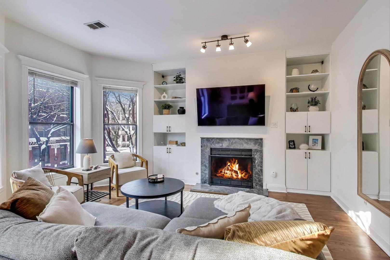 948 W Sheridan Road 2D