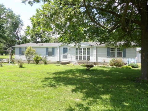 Tiny photo for 1117 Cannon Lane, Harrisburg, IL 62946 (MLS # 100539027)