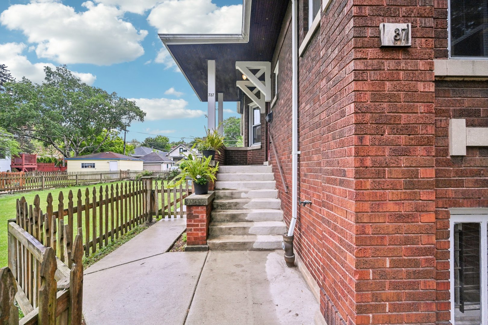 737 S East Avenue