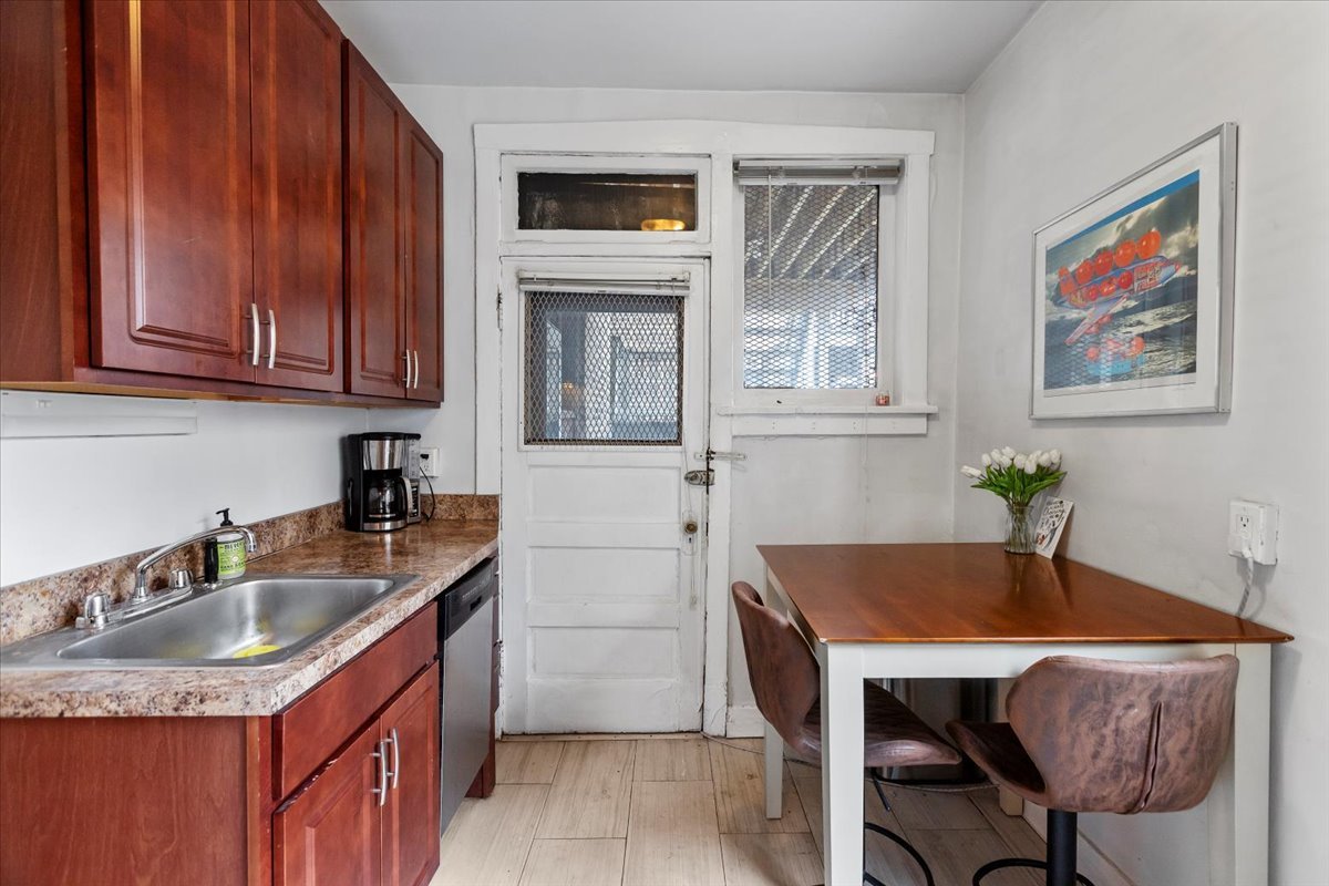 442 W Arlington Place 2