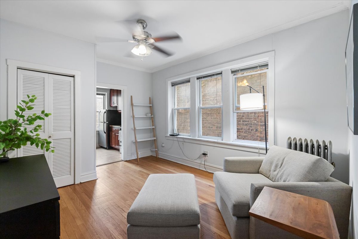 442 W Arlington Place 2