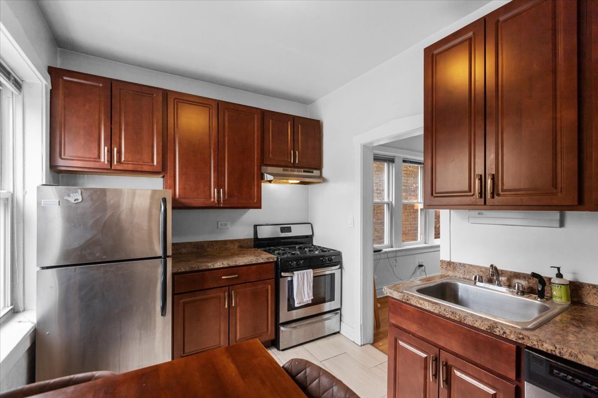 442 W Arlington Place 2
