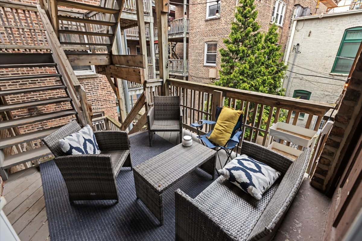 442 W Arlington Place 2