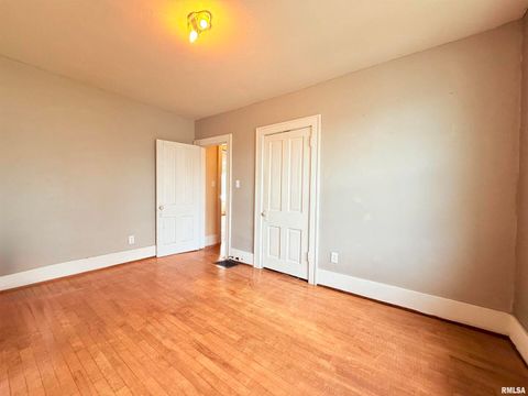 Tiny photo for 1708 Yew Street, Harrisburg, IL 62946 (MLS # EB460724)