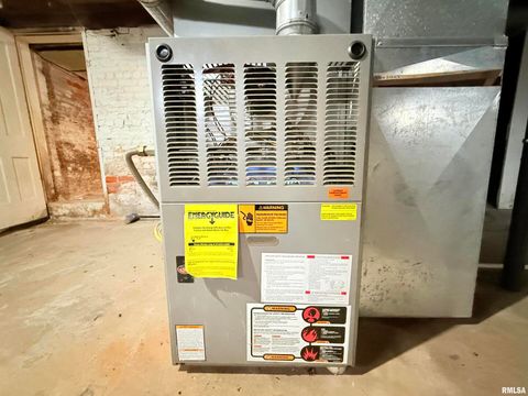 Tiny photo for 1708 Yew Street, Harrisburg, IL 62946 (MLS # EB460724)