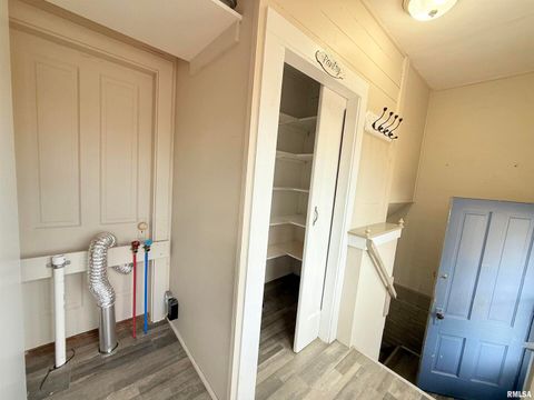 Tiny photo for 1708 Yew Street, Harrisburg, IL 62946 (MLS # EB460724)